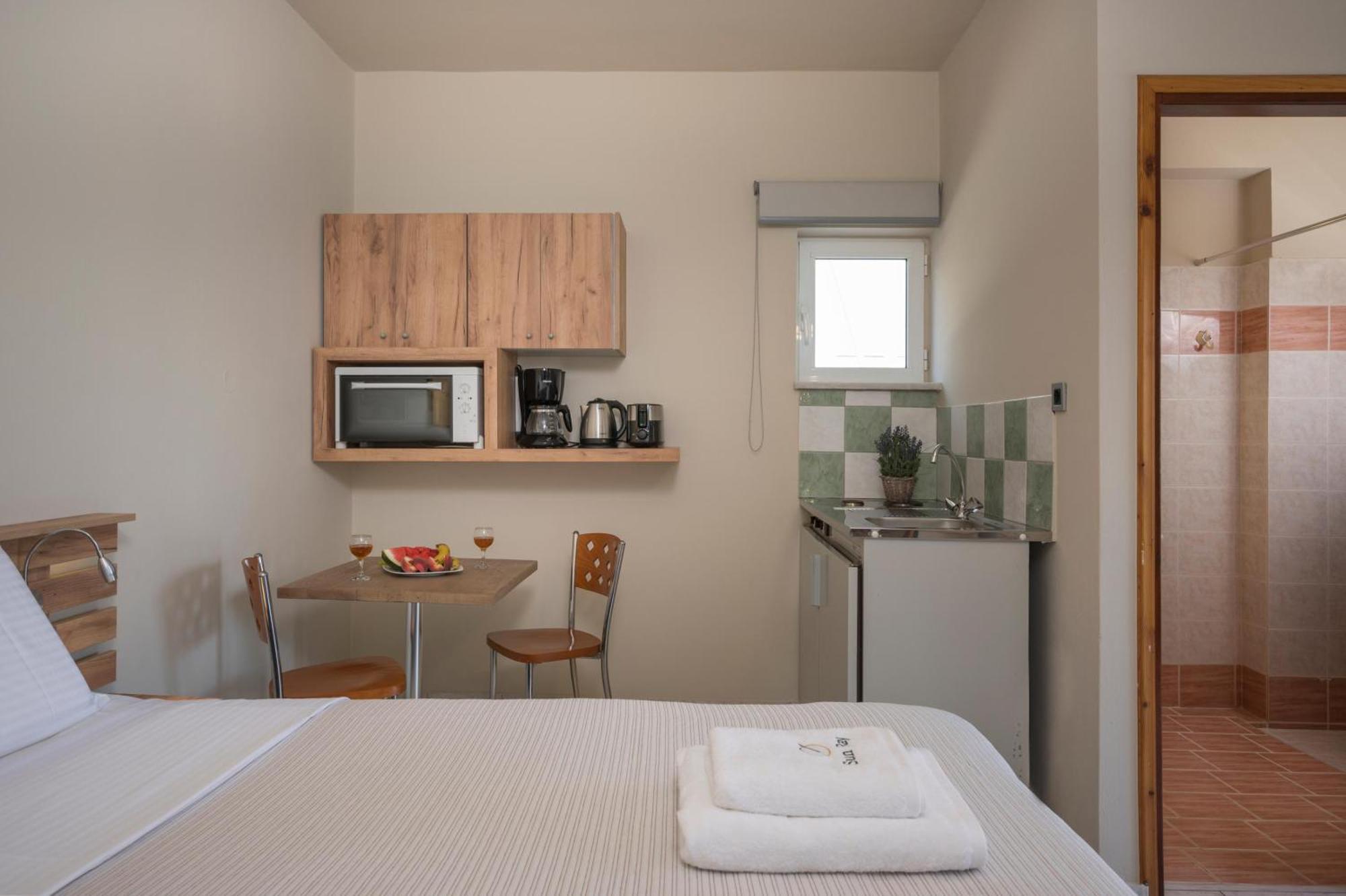 Sun Ray Luxury Apartments Agia Marina  Room photo