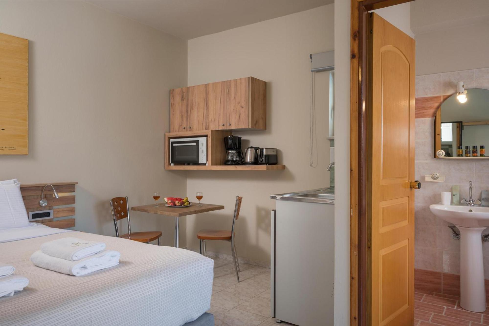 Sun Ray Luxury Apartments Agia Marina  Room photo
