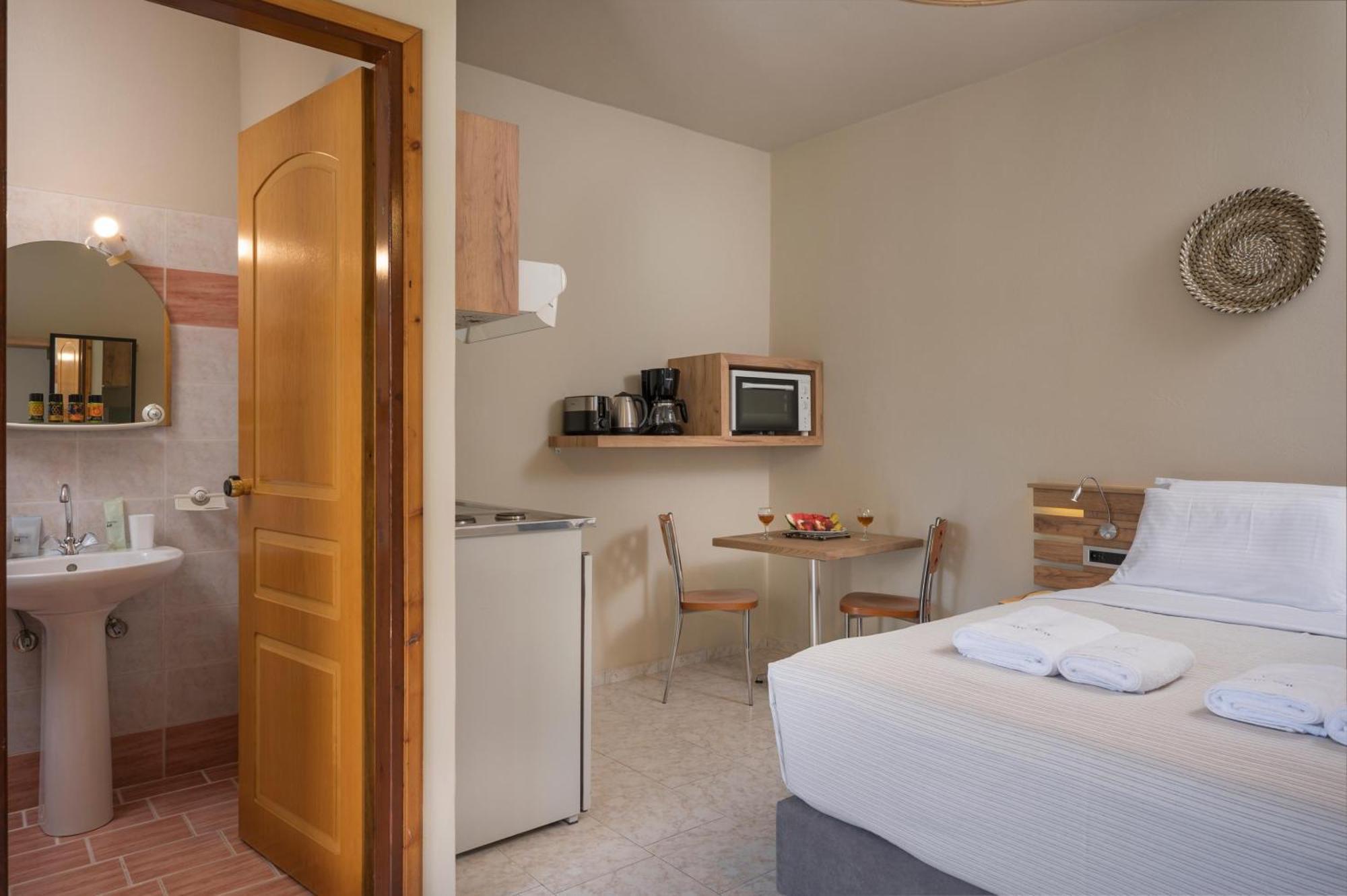 Sun Ray Luxury Apartments Agia Marina  Room photo